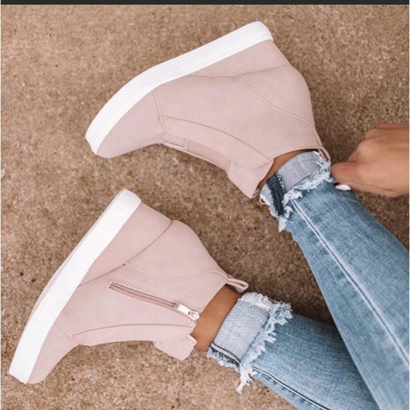 SALE LAST PAIR BLUSH WEDGE SNEAKERS MUST HAVE - Picture 2 of 3